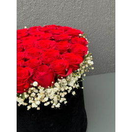 KADİFE KUTUDA KIRMIZI GÜLLER